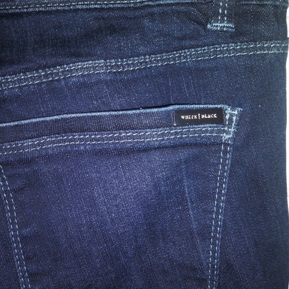 White House/Black Market Straight Crop Frayed Legs Jeans - Picture 2 of 8